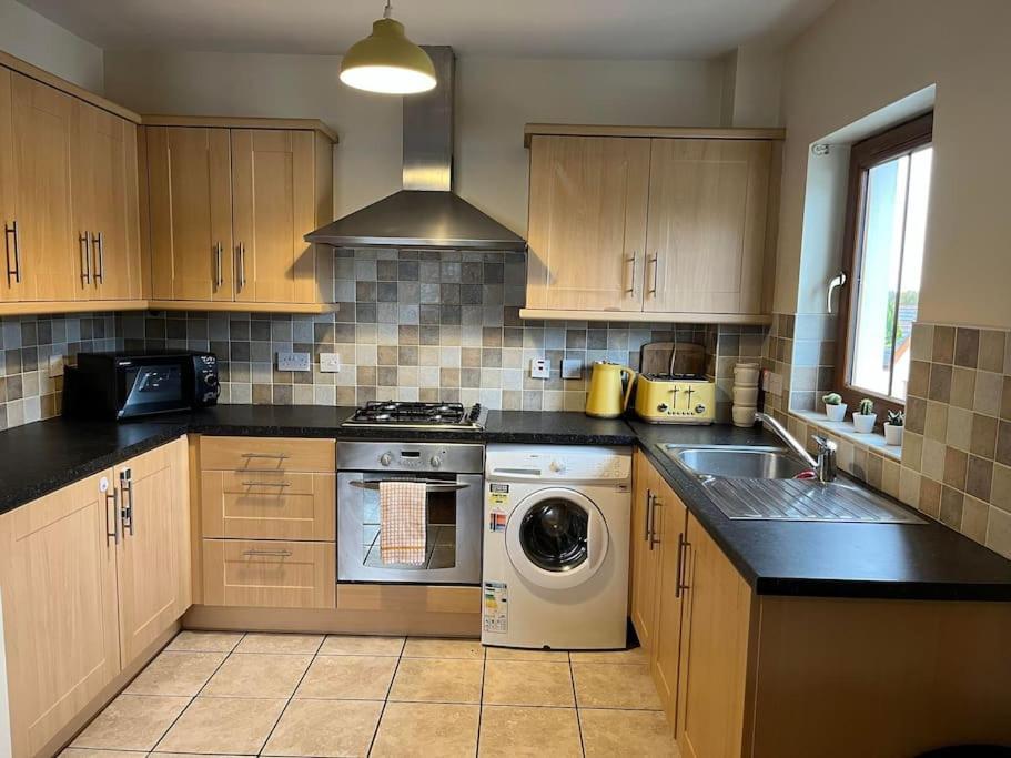 Lovely 2 Bedroom Family Apartment In Newcastle Newcastle  Eksteriør billede